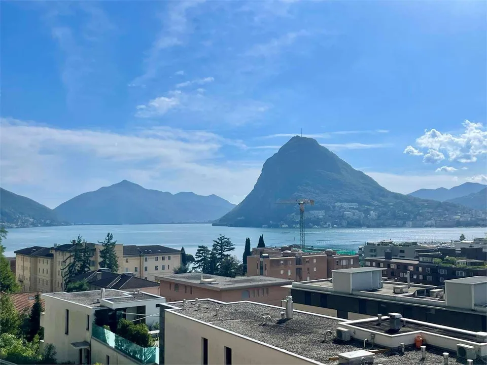 Prestigioso appartamento duplex con terrazza e meravigliosa vista lago