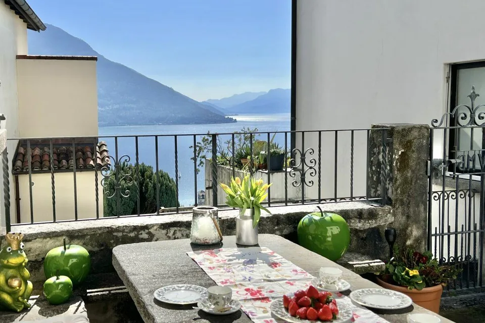 Grande casa di paese con vista lag, giardino e parcheggio – foto 6 di 30