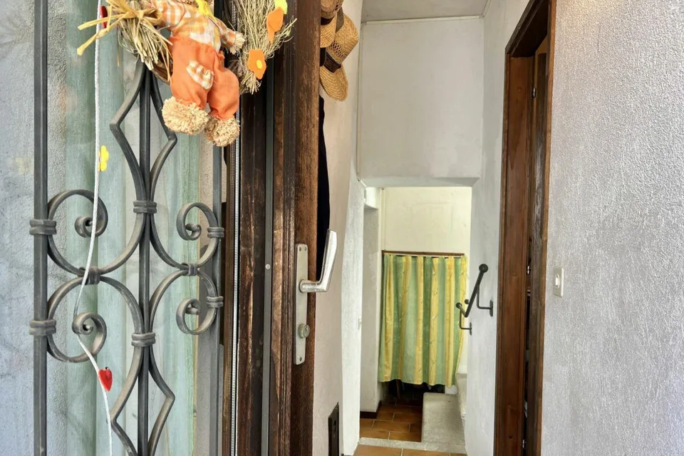 Grande casa di paese con vista lag, giardino e parcheggio – foto 24 di 30