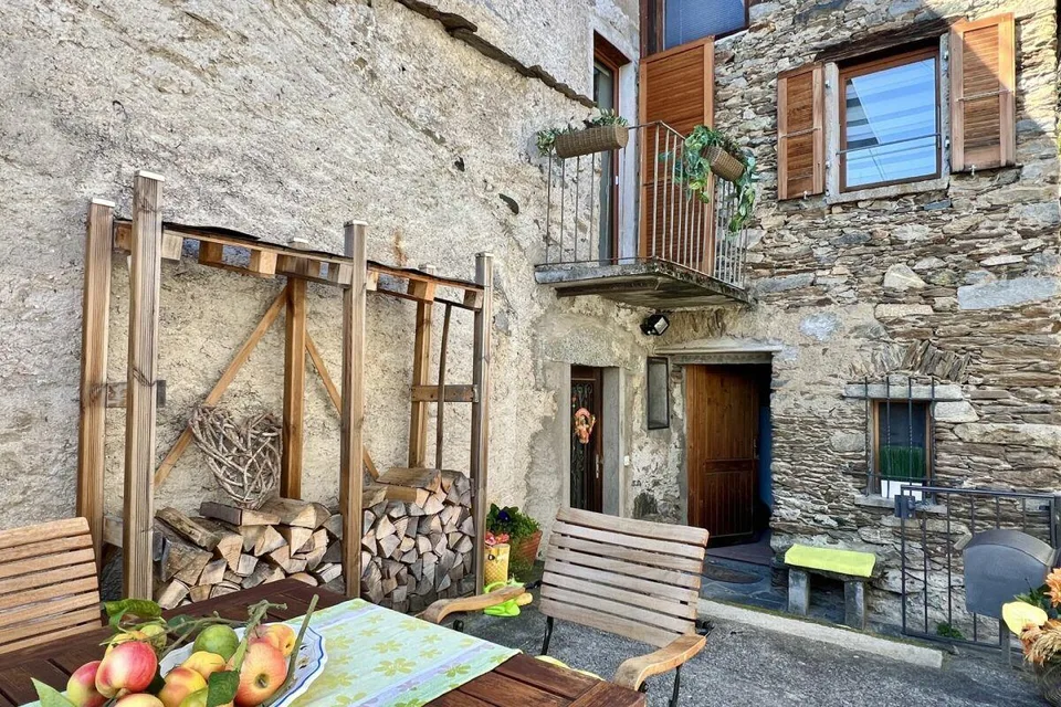 Grande casa di paese con vista lag, giardino e parcheggio – foto 23 di 30