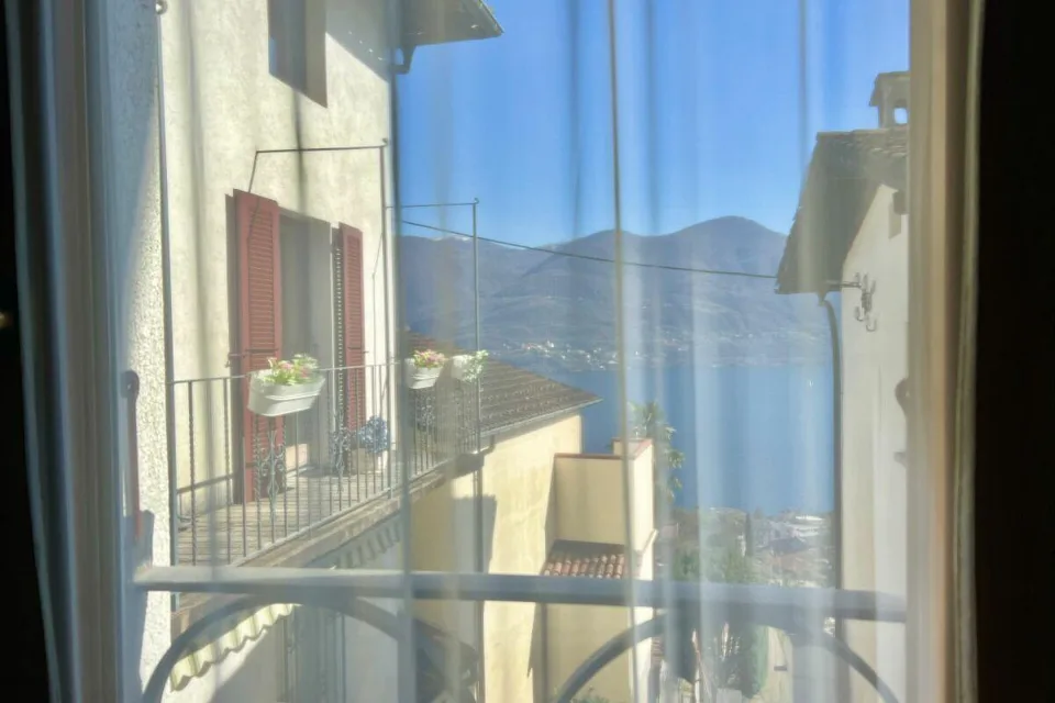 Grande casa di paese con vista lag, giardino e parcheggio – foto 30 di 30