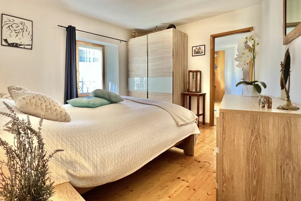 Grande casa di paese con vista lag, giardino e parcheggio – foto 12 di 30