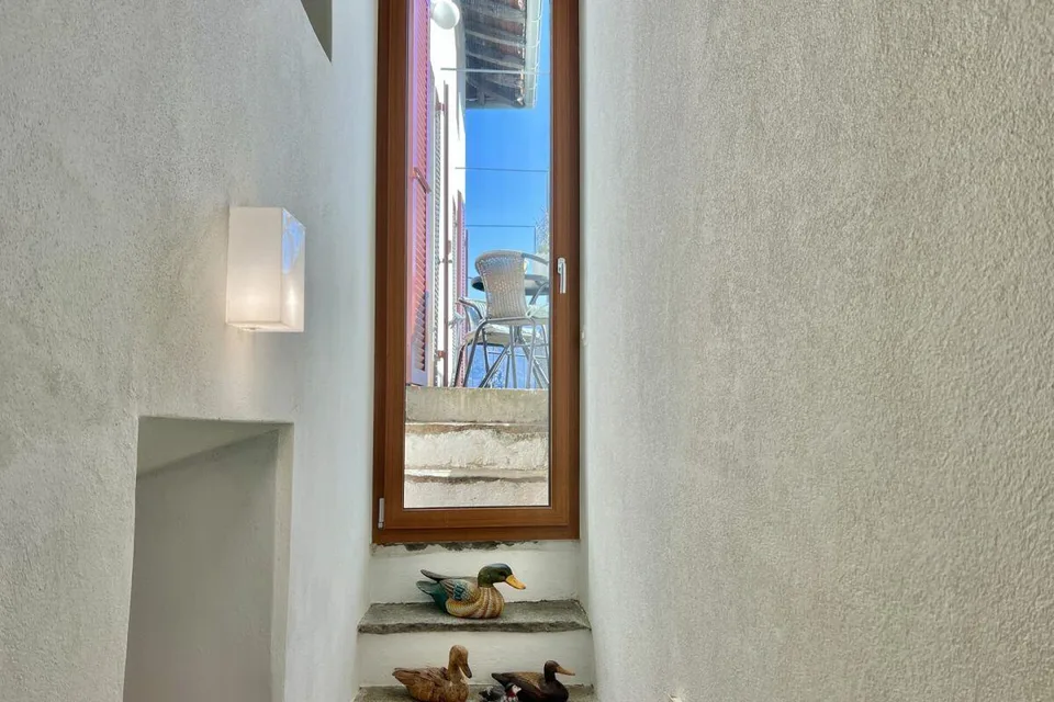 Grande casa di paese con vista lag, giardino e parcheggio – foto 28 di 30
