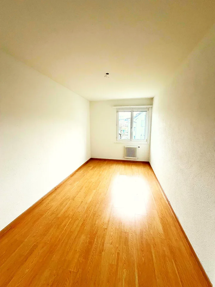 Charmant appartement 3.5 pièces avec balcon et belle vue à Stachen – photo 6 sur 9