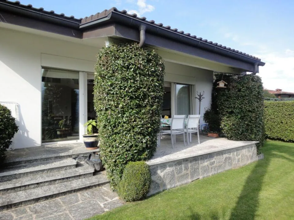Villa noble dans le vert avec vue panoramique