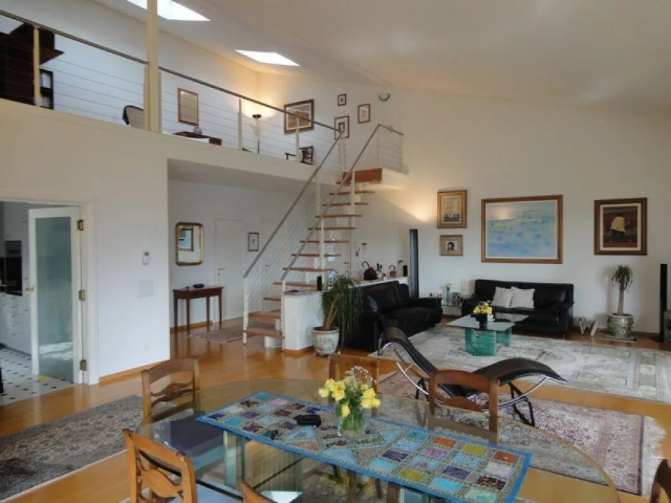 Villa noble dans le vert avec vue panoramique