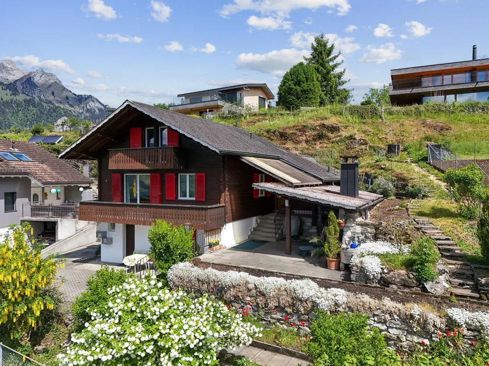 4.5-Zimmer-Einfamilienhaus mit Einliegerwohnung und traumhafter Ber...
