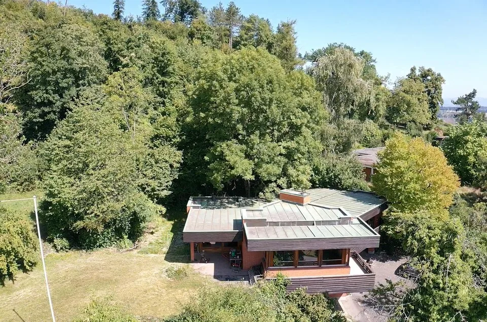 Imposantes Architektenhaus mit grossem Umschwung