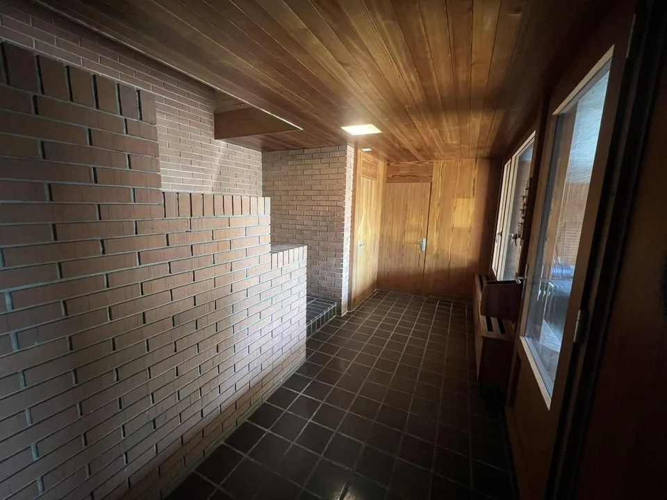 Imponente casa dell'architetto con ampio contesto
