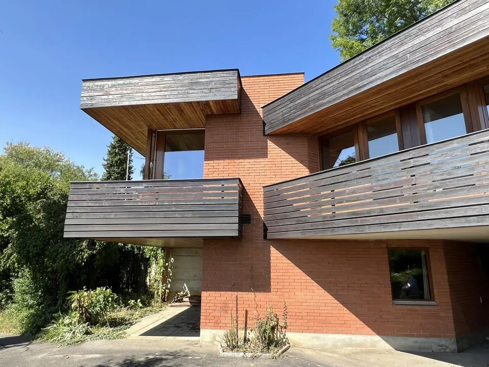 Imponente casa dell'architetto con ampio contesto
