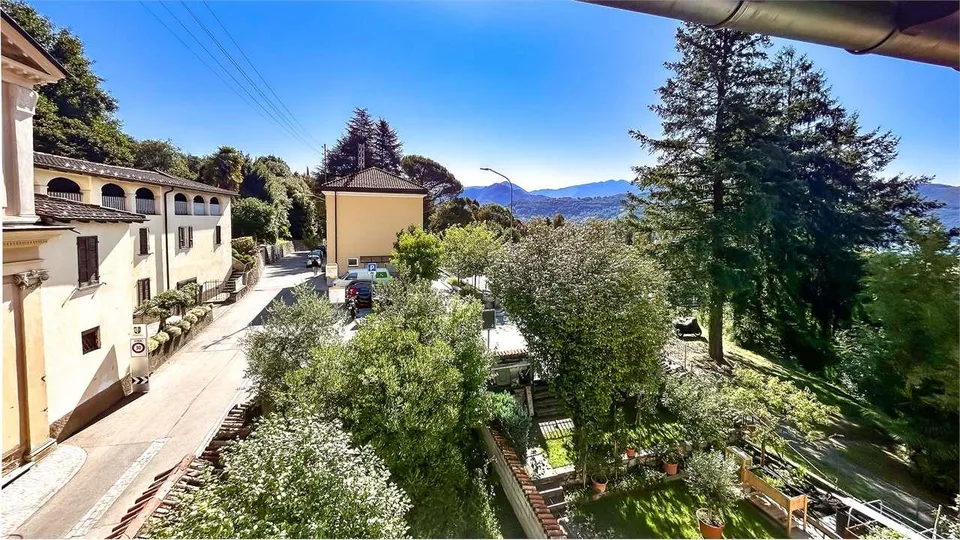 STORICA CASA DI NUCLEO CON GIARDINO