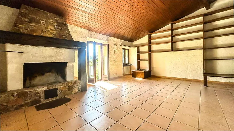 STORICA CASA DI NUCLEO CON GIARDINO