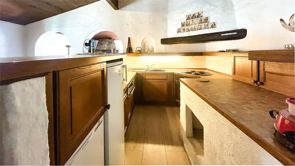 STORICA CASA DI NUCLEO CON GIARDINO
