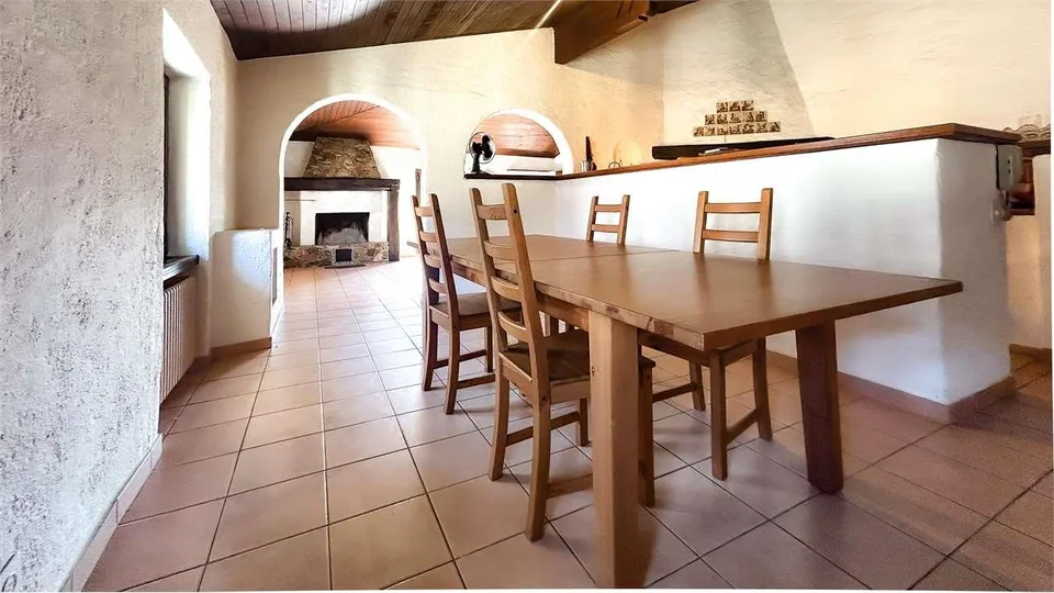 STORICA CASA DI NUCLEO CON GIARDINO