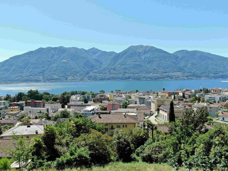 Splendido 4.5 locali da sogno con vista lago, wellness e piscina