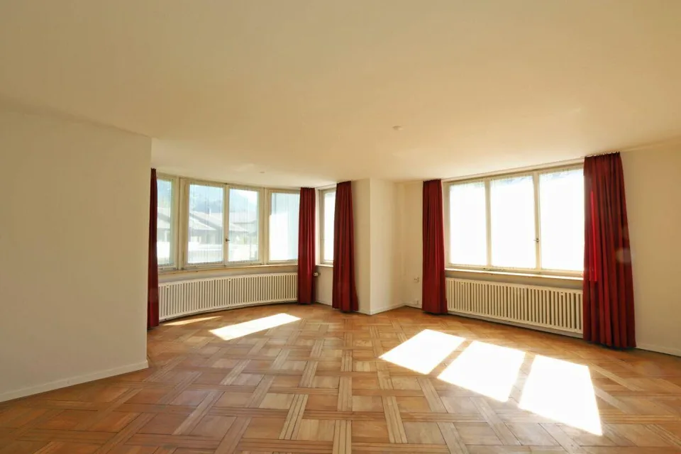 Herrschaftliches 10-Zimmer Wohnhaus mit Potential