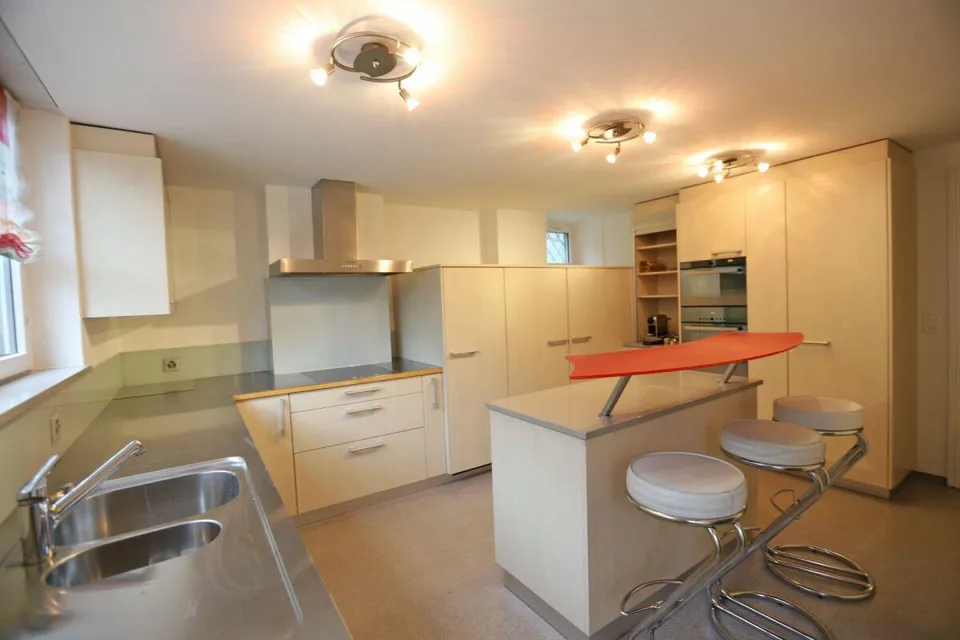 Herrschaftliches 10-Zimmer Wohnhaus mit Potential