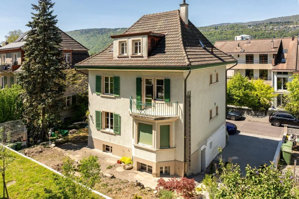 Zweifamilienhaus / Generationenhaus mit grosser Mansarde im Lindenquartier