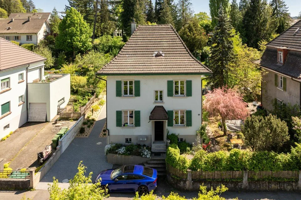 Zweifamilienhaus / Generationenhaus mit grosser Mansarde im Lindenquartier