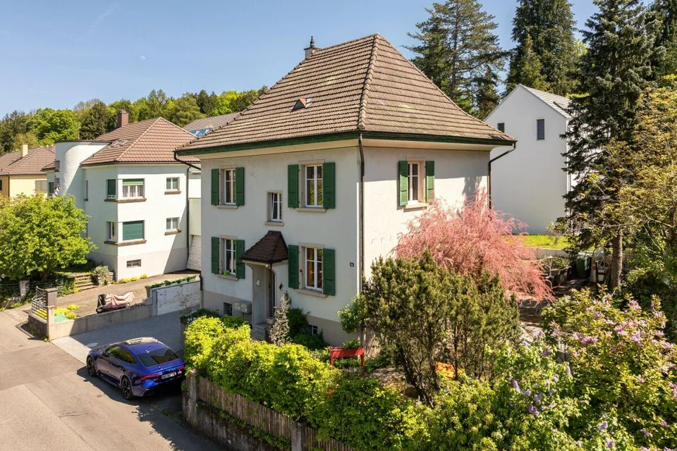 Zweifamilienhaus / Generationenhaus mit grosser Mansarde im Lindenq...
