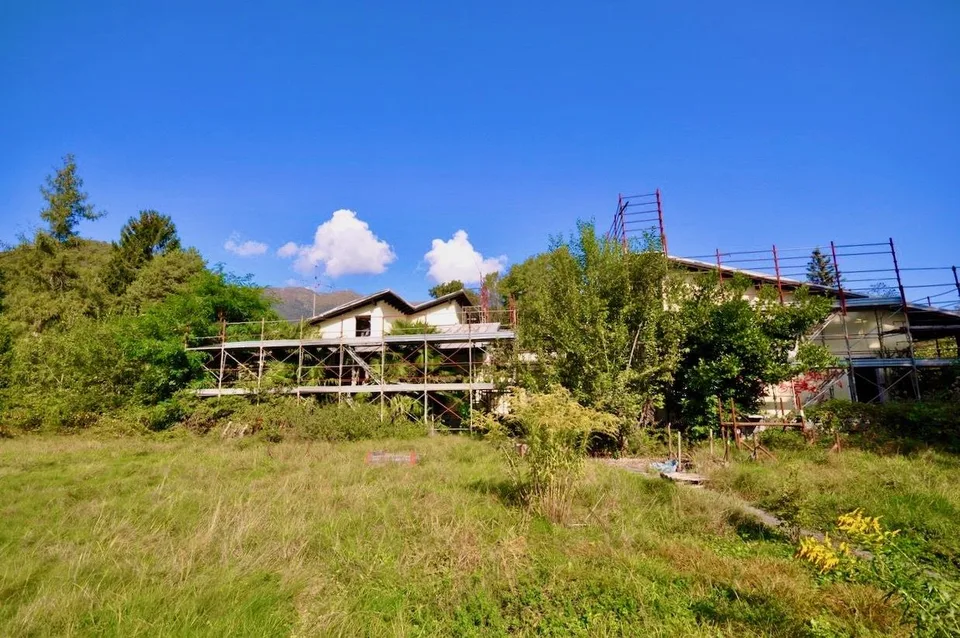 Villa da Ristrutturare Immersa in un Grande Parco con Tanta Privacy