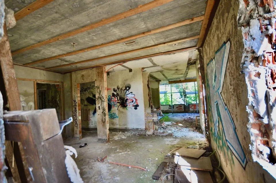 Villa da Ristrutturare Immersa in un Grande Parco con Tanta Privacy – Foto 18 von 24