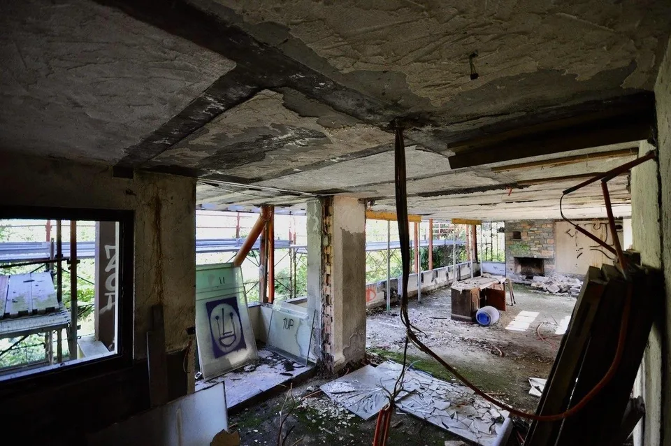 Villa da Ristrutturare Immersa in un Grande Parco con Tanta Privacy – Foto 16 von 24