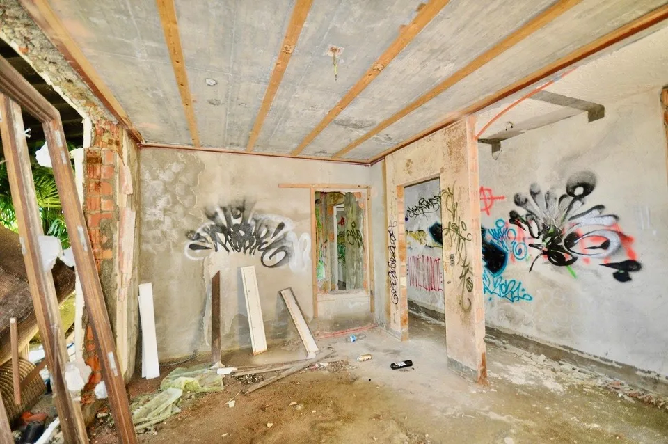 Villa da Ristrutturare Immersa in un Grande Parco con Tanta Privacy – Foto 19 von 24