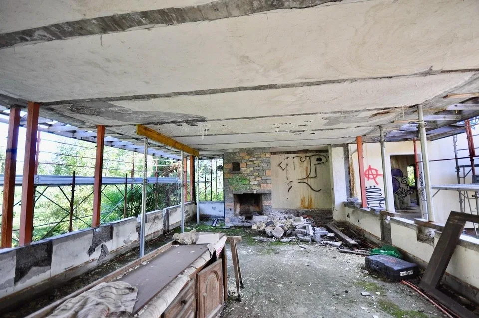Villa da Ristrutturare Immersa in un Grande Parco con Tanta Privacy – Foto 15 von 24