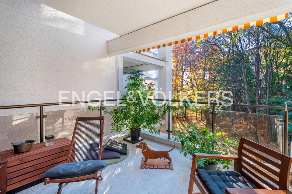 Bright apartment in renowned residence