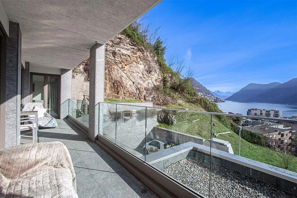 Moderno appartamento con vista lago in zona tranquilla | Moderne Wo...