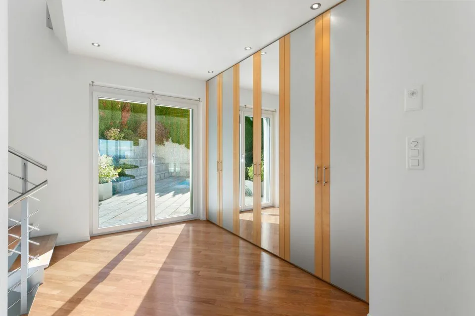 Exklusive Villa mit Panoramaseesicht und privatem Aussenpool – Foto 13 von 28