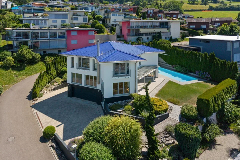 Villa mit traumhafter Seesicht und Aussenpool