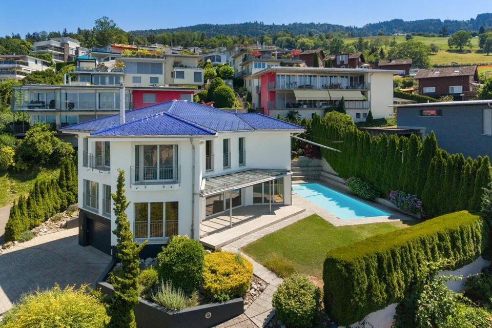 Villa mit traumhafter Seesicht und Aussenpool