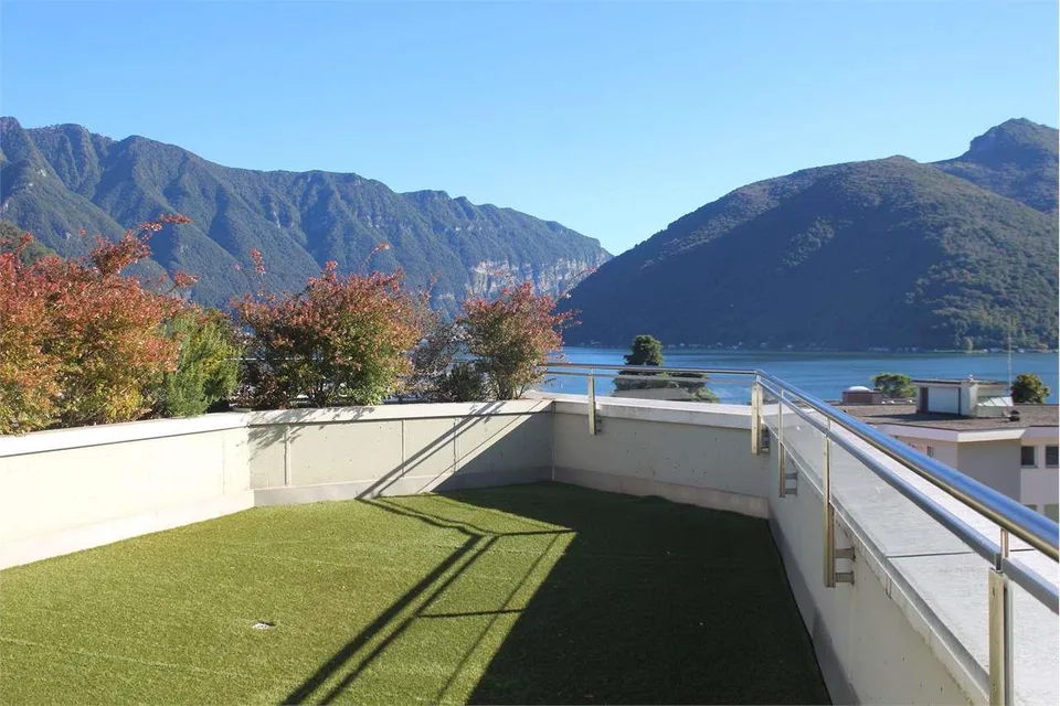 Melide: 4,5 loc. con vista lago e terrazza sul tetto