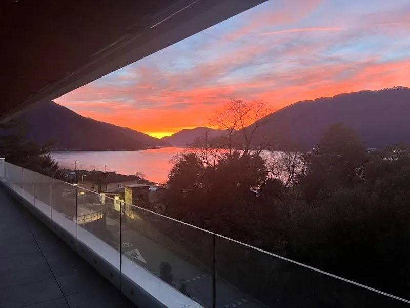 FAVOLOSO ATTICO CON BELLISSIMA TERRAZZA COPERTA E INCANTEVOLE VISTA...