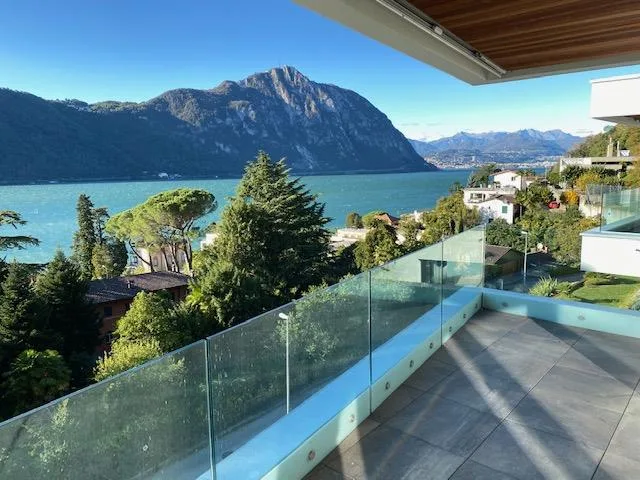 FAVOLOSO ATTICO CON BELLISSIMA TERRAZZA COPERTA E INCANTEVOLE VISTA...