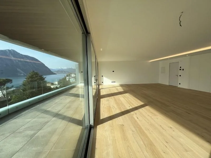 FAVOLOSO ATTICO CON BELLISSIMA TERRAZZA COPERTA E INCANTEVOLE VISTA PANORAMICA SUL LAGO – foto 6 di 13