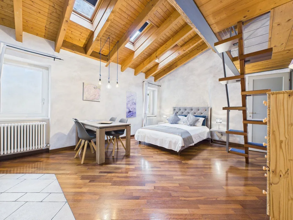 Elegante Möblierte Maisonette mit 1½ Zimmern und Seesicht in Morcote