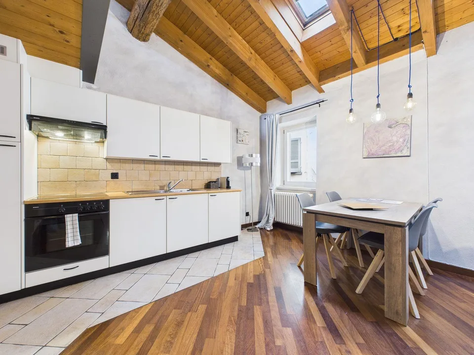 Elegante Möblierte Maisonette mit 1½ Zimmern und Seesicht in Morcote