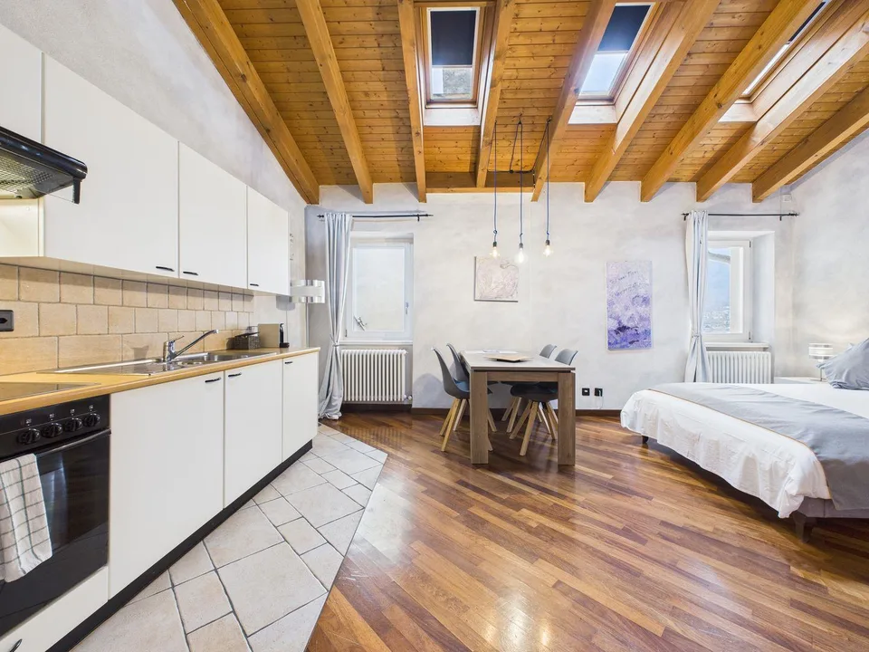 Elegante Möblierte Maisonette mit 1½ Zimmern und Seesicht in Morcote