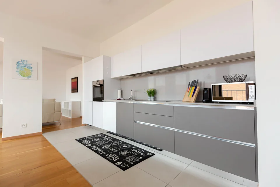 Luxuriöse möblierte 2.5-Zimmer-Wohnung mit Service im Zentrum von Biel