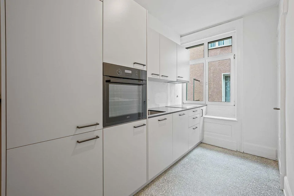 Delizioso appartamento 4 locali appena ristrutturato & pronto per l'occupazione