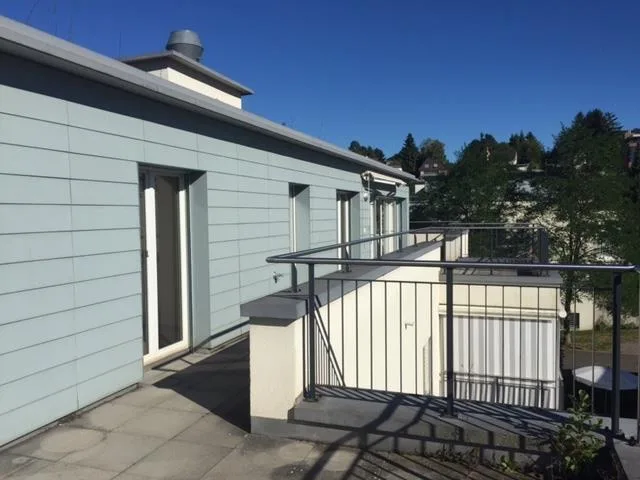 Grosszügige Attikawohnung mit Dachterrasse an ruhiger Lage