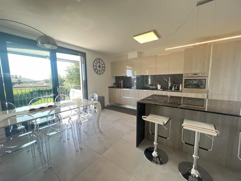 APPARTAMENTO MODERNO DI 4.5 LOCALI IN ZONA RESIDENZIALE