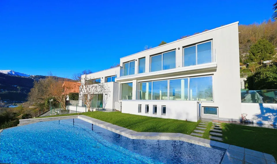 Moderna Villa du Lusso con Vista sul Lago di Lugano e Piscina