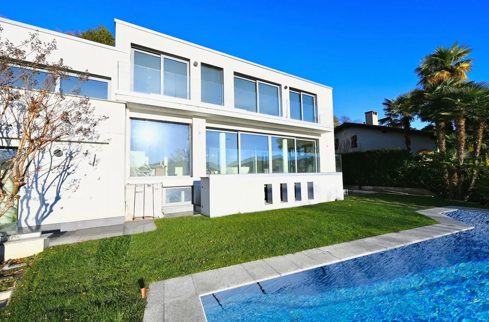 Moderna Villa du Lusso con Vista sul Lago di Lugano e Piscina