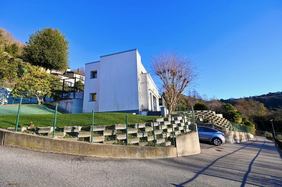 Moderna Villa du Lusso con Vista sul Lago di Lugano e Piscina