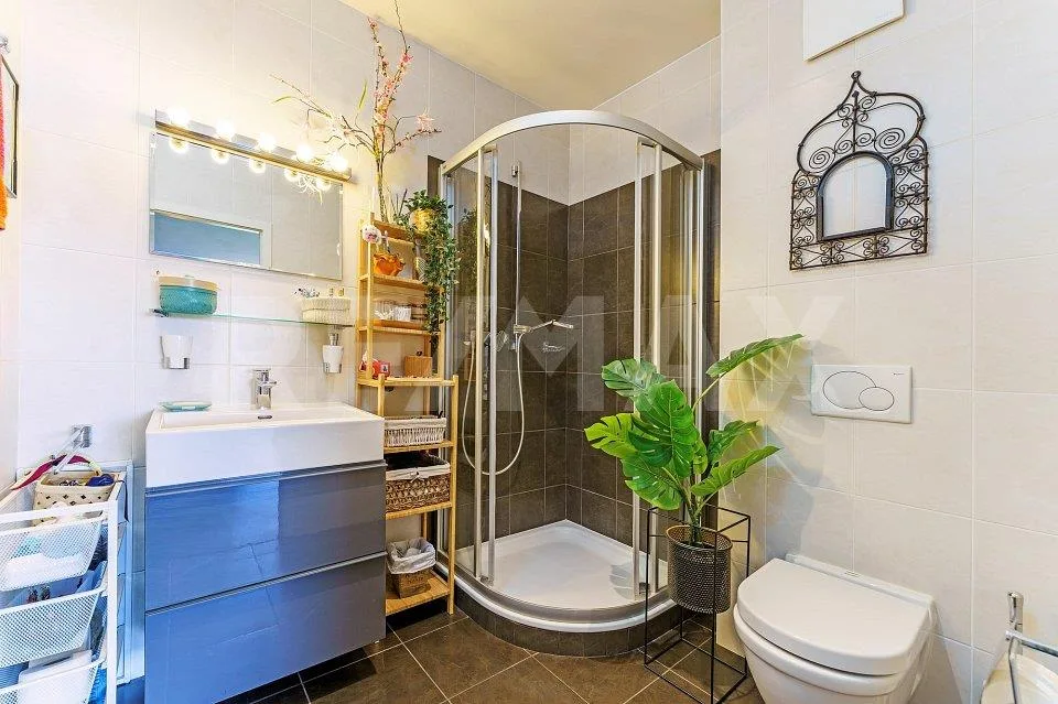 Avec hauts plafonds, finitions de standing et terrasse – Foto 13 von 13
