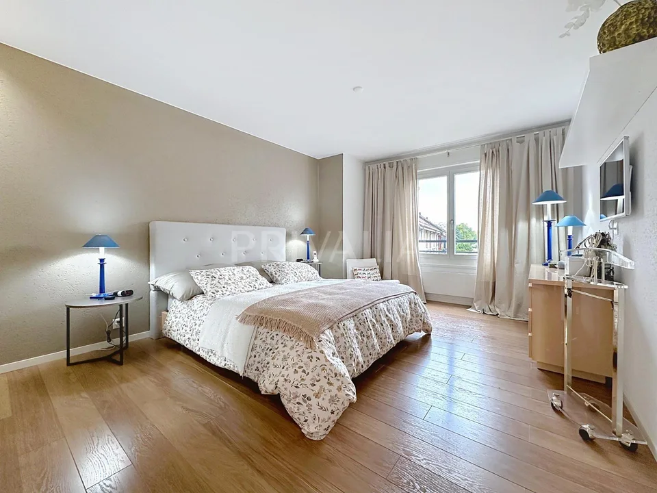 Duplex mansardato spazioso di 235 m², completamente ristrutturato